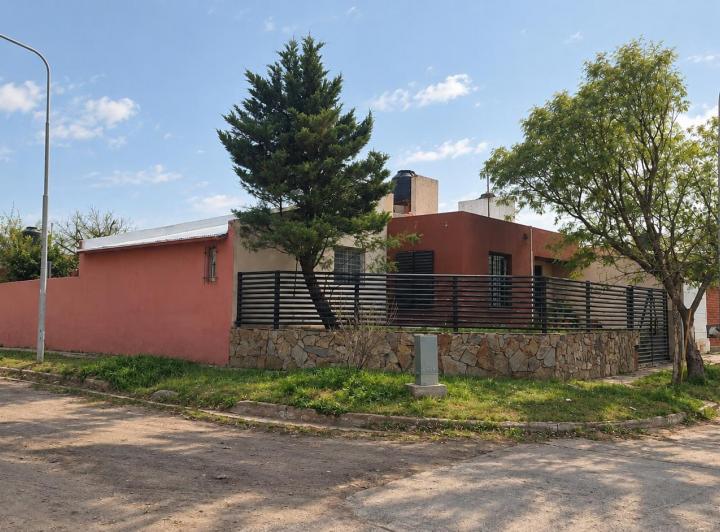 Casa · 190m² · 6 Ambientes · 2 Cocheras
