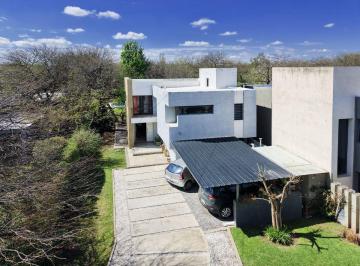 Casa de 6 ambientes, Córdoba · Casa 3 Dorm con Pileta y Parque - La Carolina, Sin Expensas