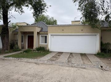 Casa · 150m² · 3 Ambientes · 2 Cocheras · Casa en Complejo Cerrado en Alquiler