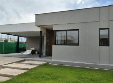 Casa · 180m² · 3 Dormitorios · 2 Cocheras · Casa en Maipu