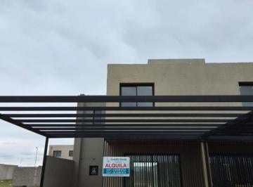 Casa de 5 ambientes, Córdoba · Dúplex a Estrenar en La Mejor Zona de Nobu Town!