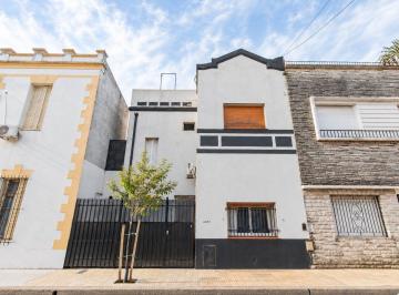 Casa · 110m² · 5 Ambientes · Casa en Venta 4 Dorm., 2 Baños, Patio y Terraza en Liniers - Financiación