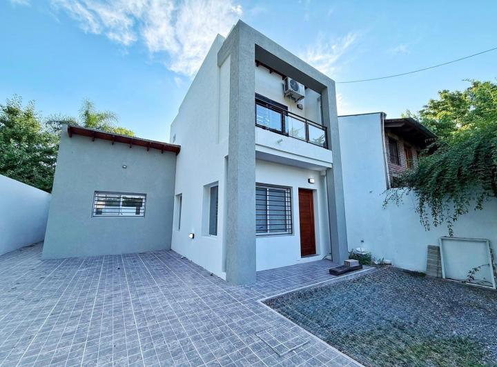 Casa · 140m² · 5 Ambientes · 3 Cocheras