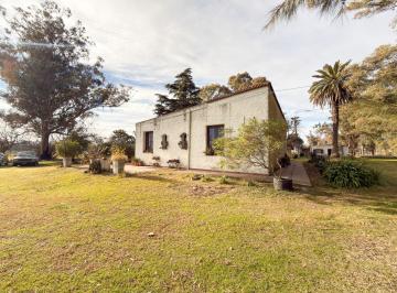 Quinta vacacional · 115m² · 2 Dormitorios · Venta Quinta con Galpon Zona Hipodromo Tandl