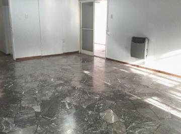 Casa · 132m² · 3 Dormitorios · 2 Cocheras · Casa en Venta de 3 Dorm. con Jardín en Godoy Cruz