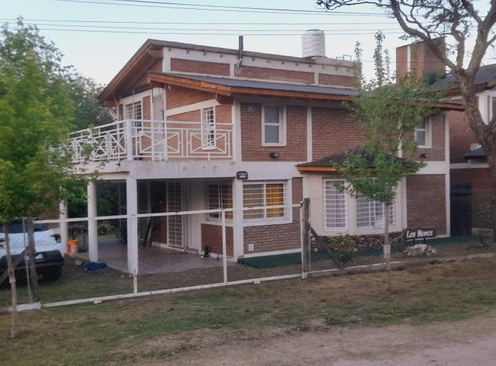 Casa · 140m² · 4 Ambientes · 2 Cocheras