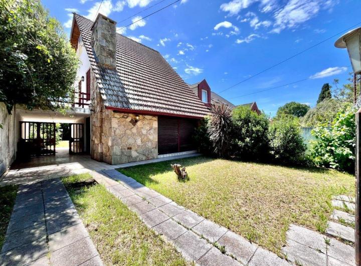Casa · 170m² · 4 Ambientes · 1 Cochera