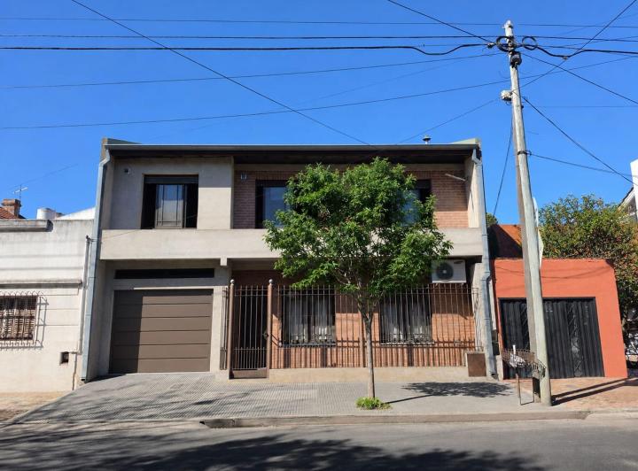 Casa · 95m² · 3 Ambientes · 1 Cochera