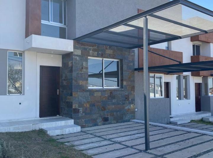 Casa · 130m² · 3 Ambientes · 1 Cochera