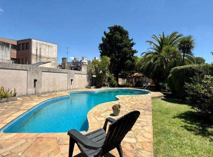 Casa · 250m² · 5 Ambientes · 2 Cocheras