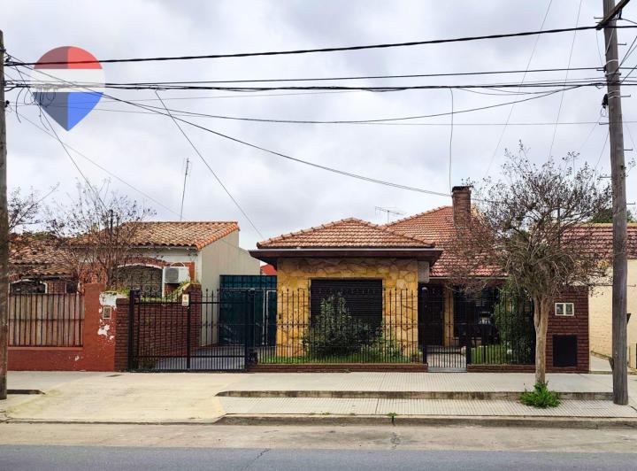 Casa · 229m² · 7 Ambientes · 4 Cocheras