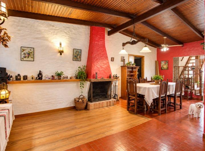 Casa · 160m² · 5 Ambientes · 2 Cocheras