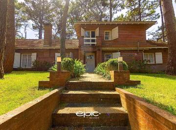 Casa · 185m² · 5 Ambientes · 1 Cochera · Casa en Venta en Pinamar Norte a Dos Cuadras del Mar