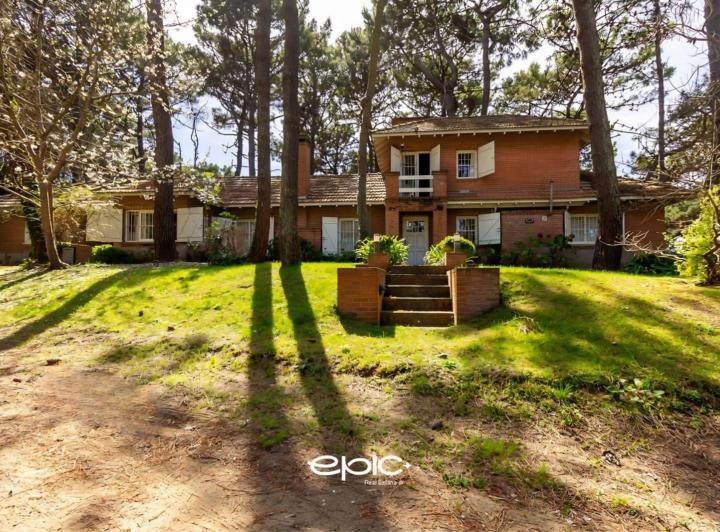 Casa · 185m² · 5 Ambientes · 1 Cochera