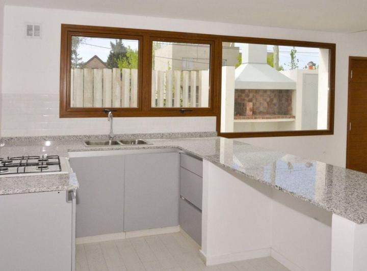 Casa · 107m² · 4 Ambientes · 2 Cocheras