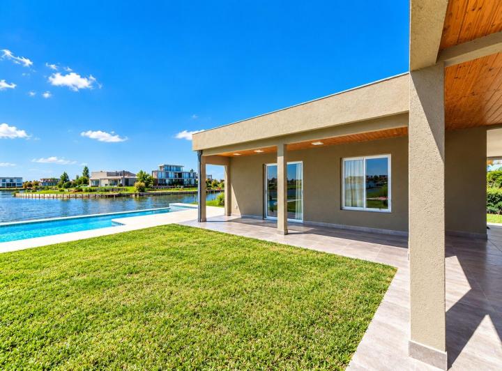 Casa · 120m² · 4 Ambientes · 3 Cocheras