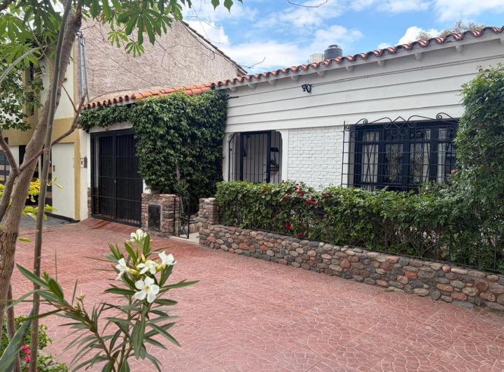 Casa · 100m² · 5 Ambientes · 1 Cochera