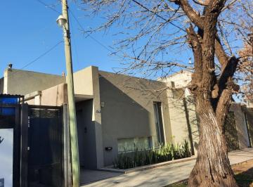 Casa de 4 ambientes, Pérez · Casa de Pasillo Ùnica 1 Dormitorio Patio España 800 Pèrez