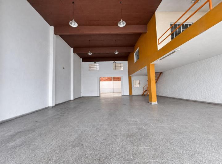 Local comercial · 300m² · 1 Cochera