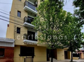 Departamento · 82m² · 4 Ambientes · 1 Cochera · Villa Carlos Paz. Centro. Depto 2 Dorm/2 Baños/coch. Amenities. Escritura/planos.