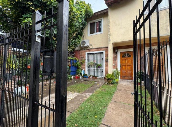 Casa · 60m² · 4 Ambientes · 1 Cochera