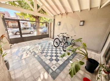 Casa · 130m² · 4 Ambientes · 1 Cochera · Venta Casa 4 Ambientes con Quincho Garage Castelar