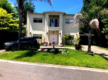 Casa · 250m² · 5 Ambientes · Venta Casa 4 Dorm. con Dependencias Fincas de Iraola Berazategui