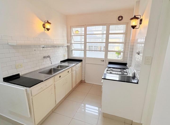 Alquiler Excelente Departamento 4 Ambientes con Dependencia y Balcón – Súper Luminoso – Recoleta