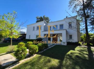 Casa · 450m² · 5 Ambientes · 6 Cocheras · Alquiler Temporal Casa en Barrio El Encuentro Tigre
