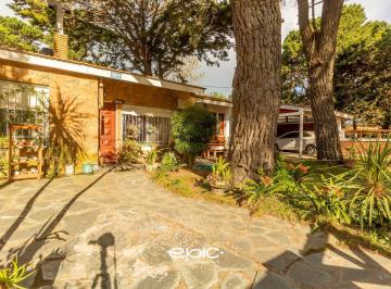 Casa · 134m² · 7 Ambientes · Casa a La Venta en Mar del Tuyu