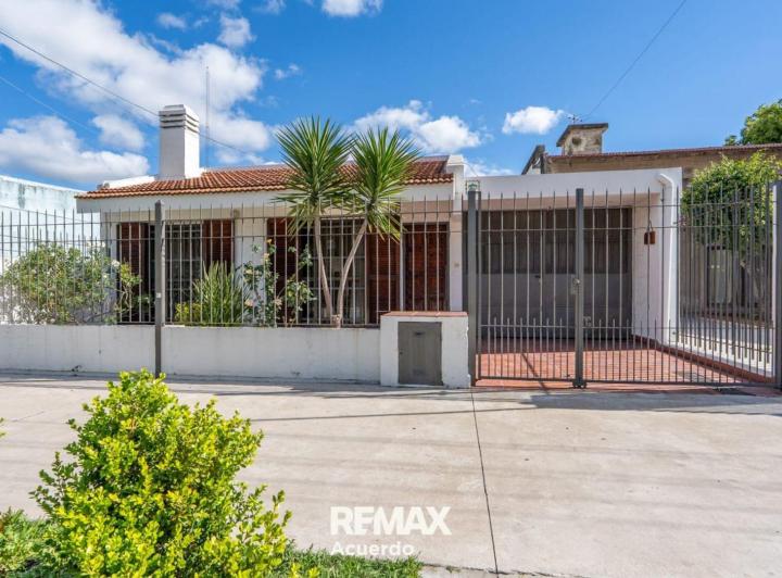 Casa · 156m² · 5 Ambientes · 3 Cocheras