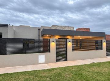 Casa · 186m² · 6 Ambientes · 2 Cocheras · Casa de 3 Dorm. - Don Mateo