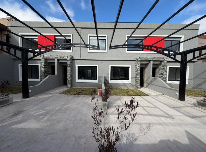 Casa · 113m² · 3 Ambientes · 2 Cocheras
