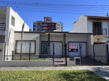 Casa · 250m² · 3 Ambientes · 1 Cochera · Casa Moderna y con Estratégica Ubicación