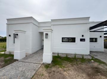 Casa · 184m² · 5 Ambientes · 4 Cocheras · Casa