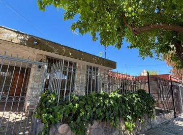 Casa · 6 Ambientes · Casa en Godoy Cruz