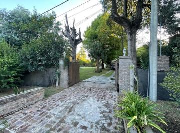 Casa · 140m² · 4 Ambientes · Venta de Quinta con Hermosa Arboleda Parque Jularo
