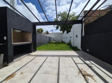 Casa · 120m² · 4 Ambientes · 1 Cochera · Casa en Victoria