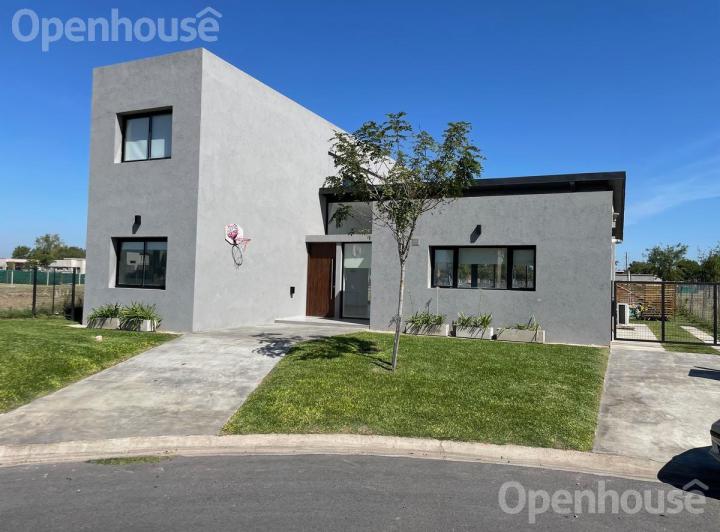 Casa · 160m² · 5 Ambientes · 2 Cocheras