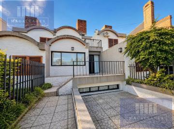 Casa · 120m² · 4 Ambientes · 1 Cochera · Casa Venta Castelar