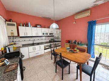 Casa · 77m² · 3 Ambientes · 1 Cochera · Venta Casa Liniers 3 Ambientes Cochera Terraza
