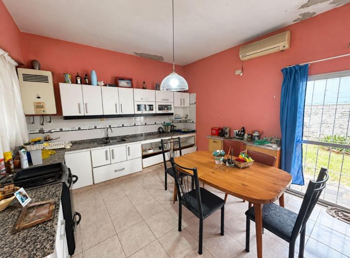 Casa · 77m² · 3 Ambientes · 1 Cochera