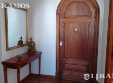 01-Hall · Santa Fe 2300. Alquiler. Techos Altos. Amplios Ambientes.