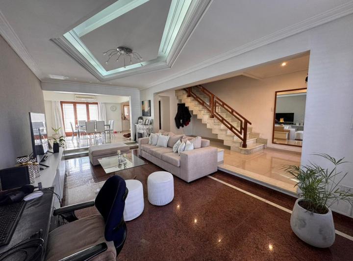 Casa · 286m² · 5 Ambientes · 3 Cocheras