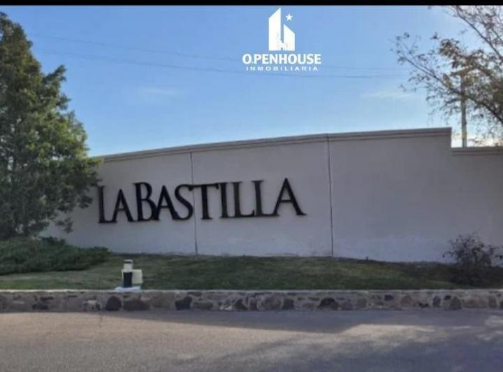 Casa · 140m² · 2 Dormitorios · 1 Cochera