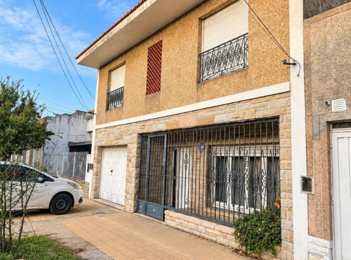 Casa · 170m² · 5 Ambientes · 1 Cochera