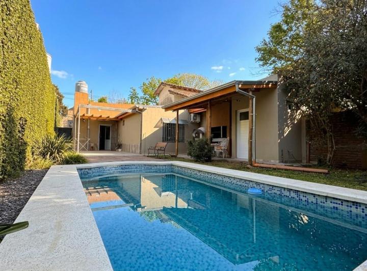 Casa · 100m² · 2 Ambientes · 1 Cochera