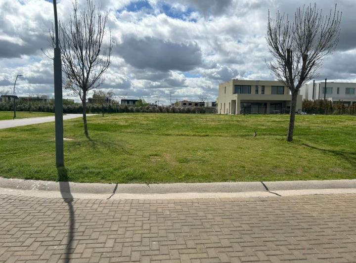 Terreno · 602m²