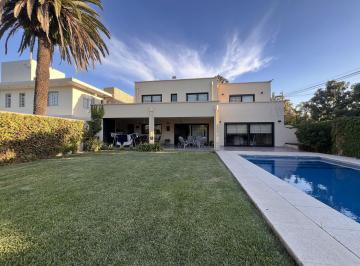 Casa · 400m² · 5 Ambientes · 4 Cocheras · Casa Venta Castelar