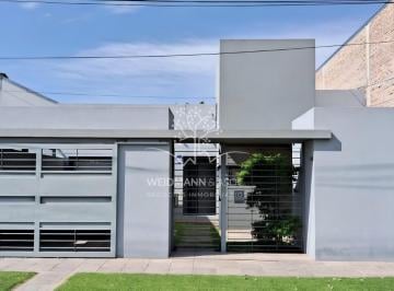 Casa · 96m² · 4 Ambientes · 1 Cochera · Casa de 2 Dorm. con Piscina, Apta Credito, Recreo